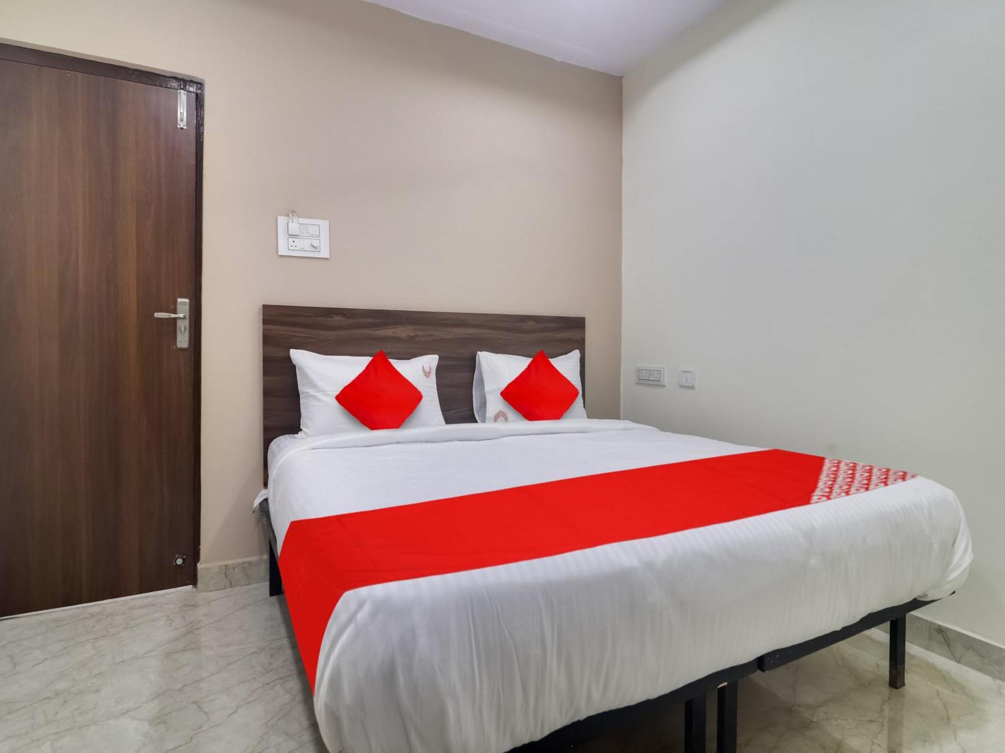 Hotel O Red Stone Hotels Hyderabad Exterior photo