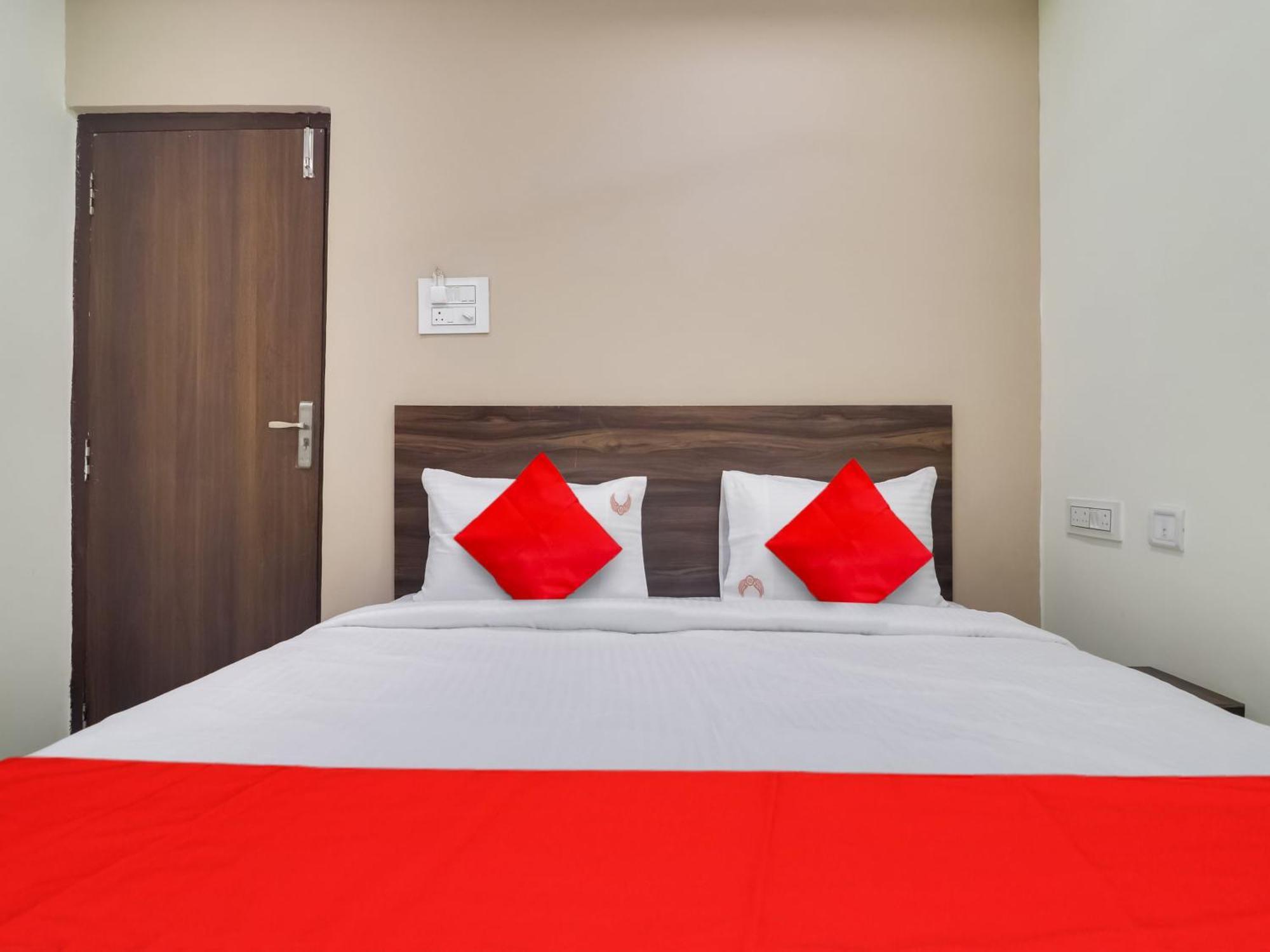 Hotel O Red Stone Hotels Hyderabad Exterior photo