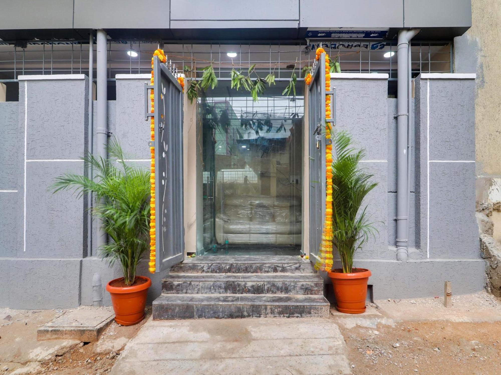 Hotel O Red Stone Hotels Hyderabad Exterior photo