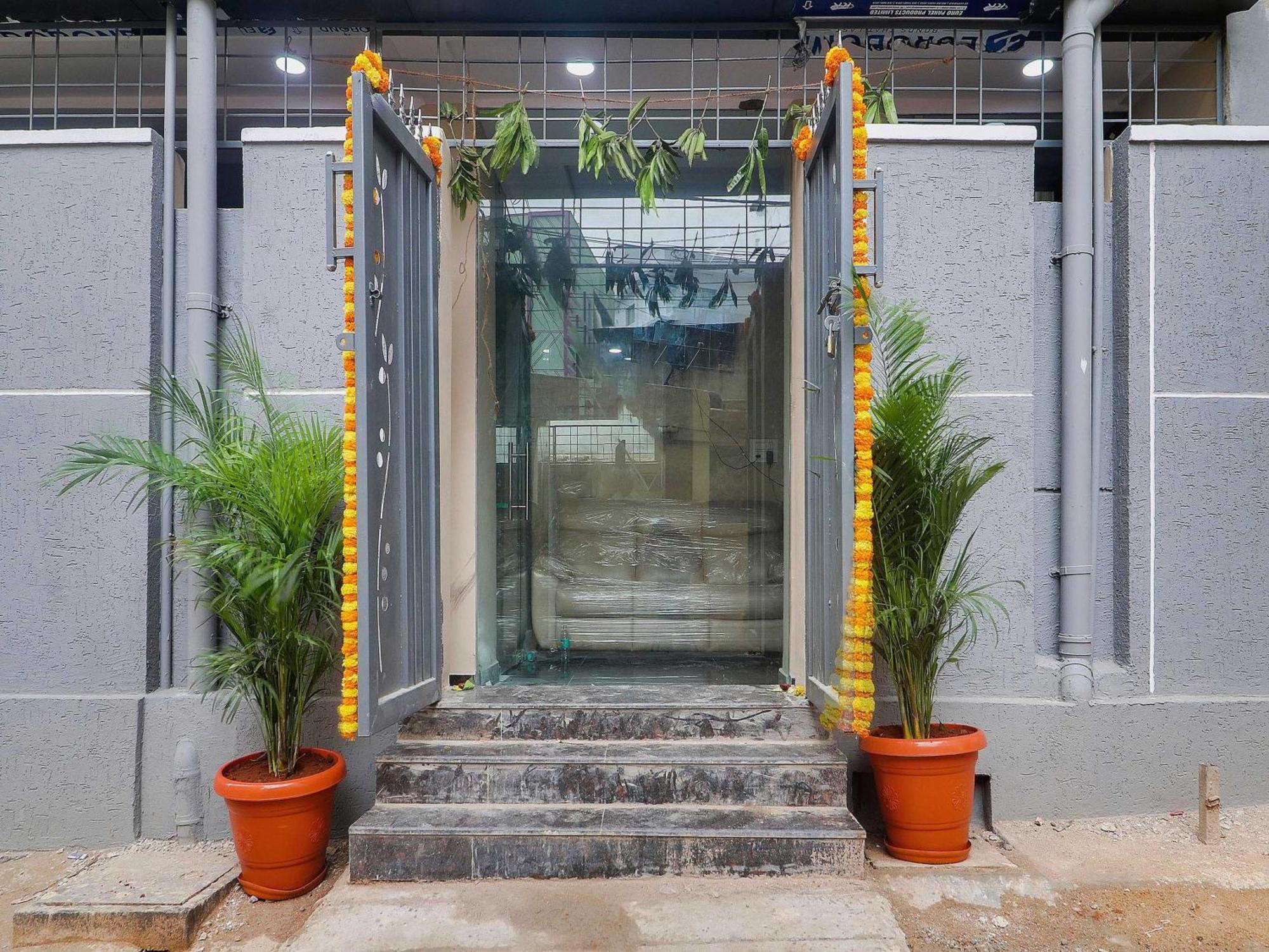 Hotel O Red Stone Hotels Hyderabad Exterior photo